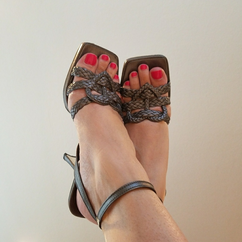 *MOSCHINO* Vintage (90's) Braided heart 
            Heels Size 38 (8) EUC